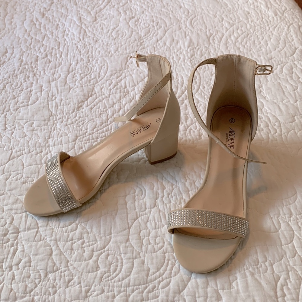 NWOT Ardene Block Heel Sandals